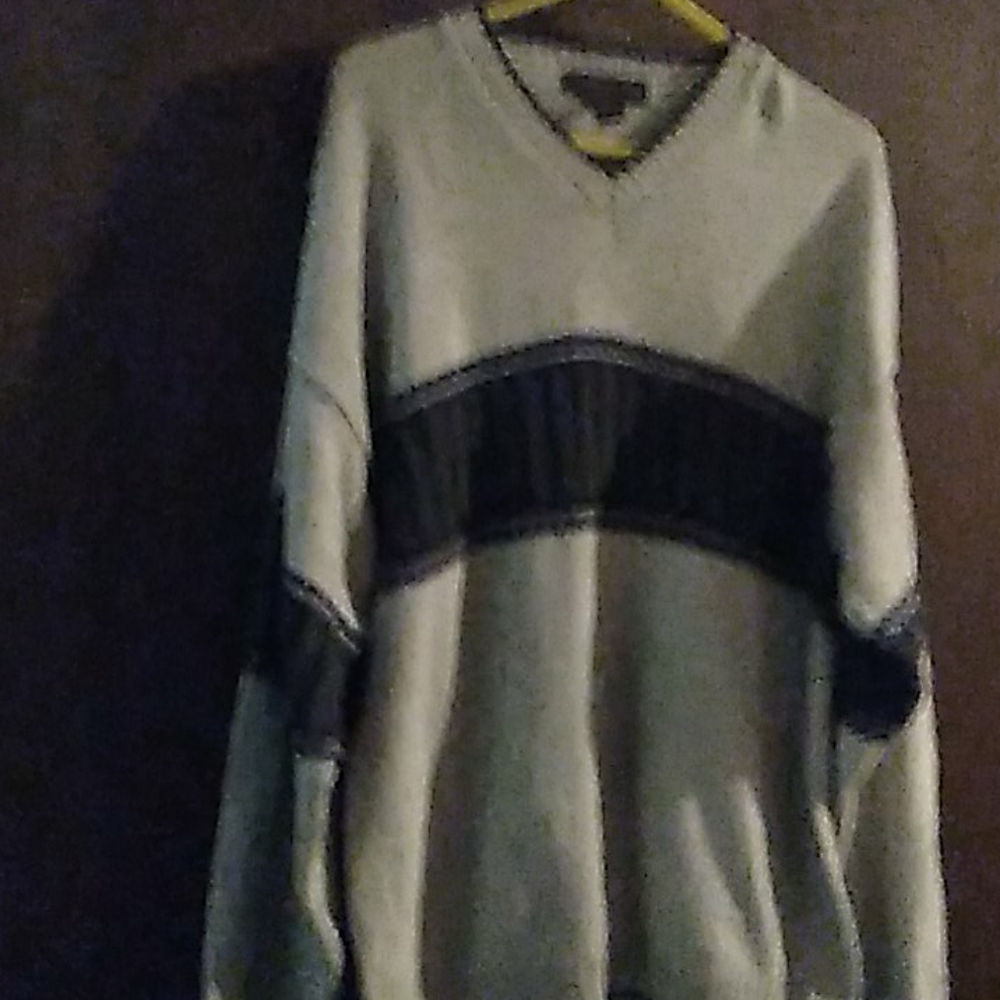 Sweaters - Picture 3 of 4